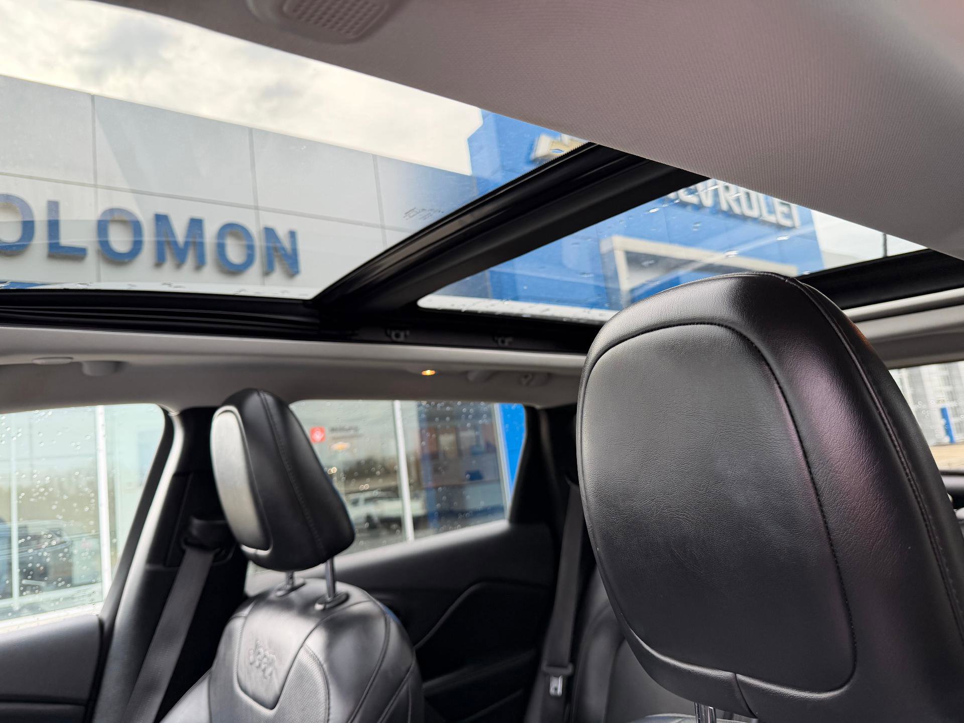 Used 2020 Jeep Cherokee Limited image 19