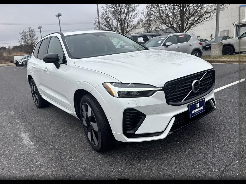 Used 2025 Volvo XC60 T8 Ultra w/ Protection Package Premier AWD/4WD image 32
