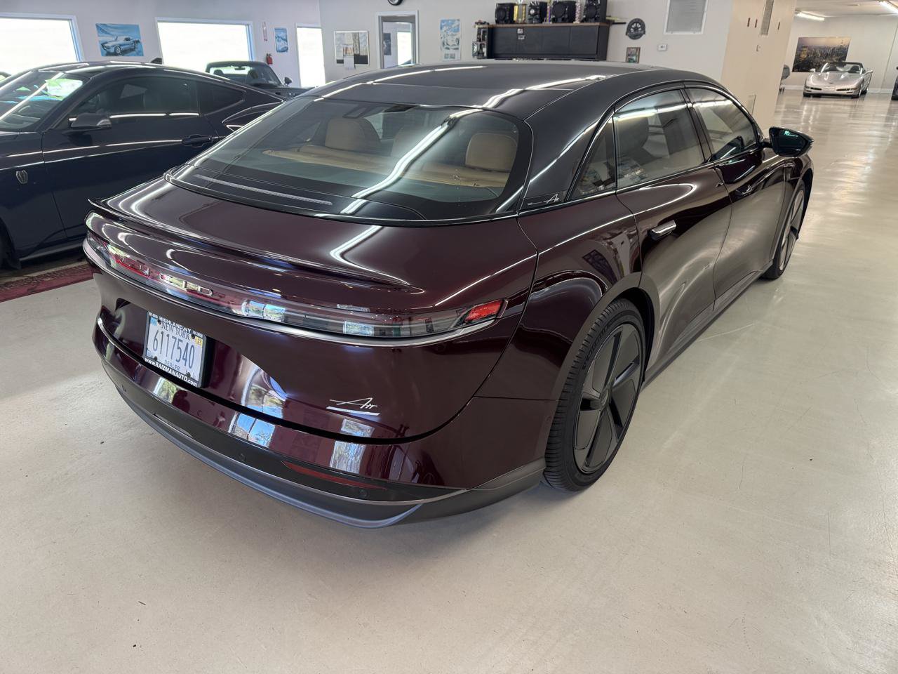 Used 2025 Lucid Air Touring AWD/4WD image 2