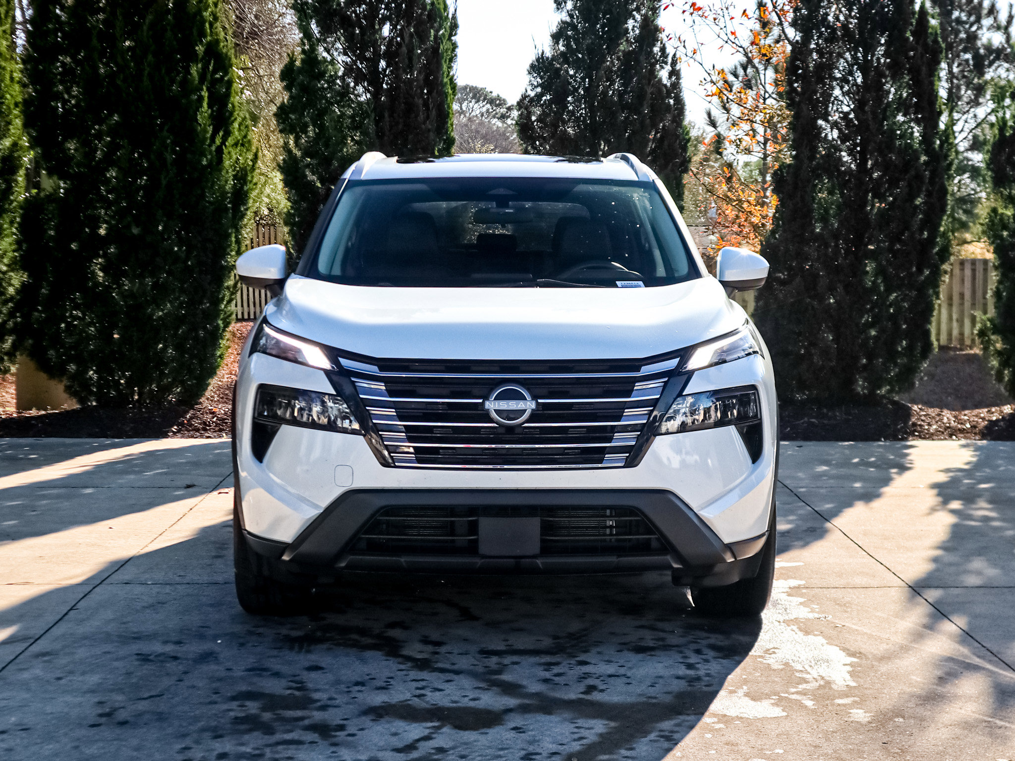 Used 2024 Nissan Rogue SV w/ SV Premium Package image 3