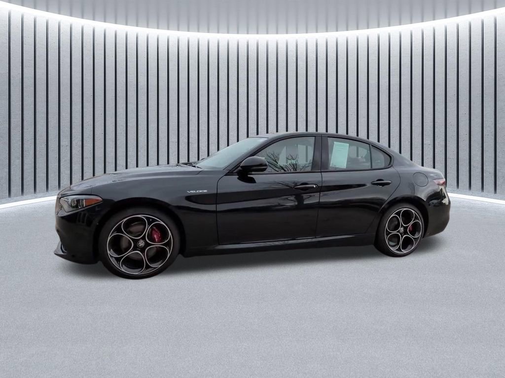 Used 2024 Alfa Romeo Giulia Veloce AWD/4WD image 16