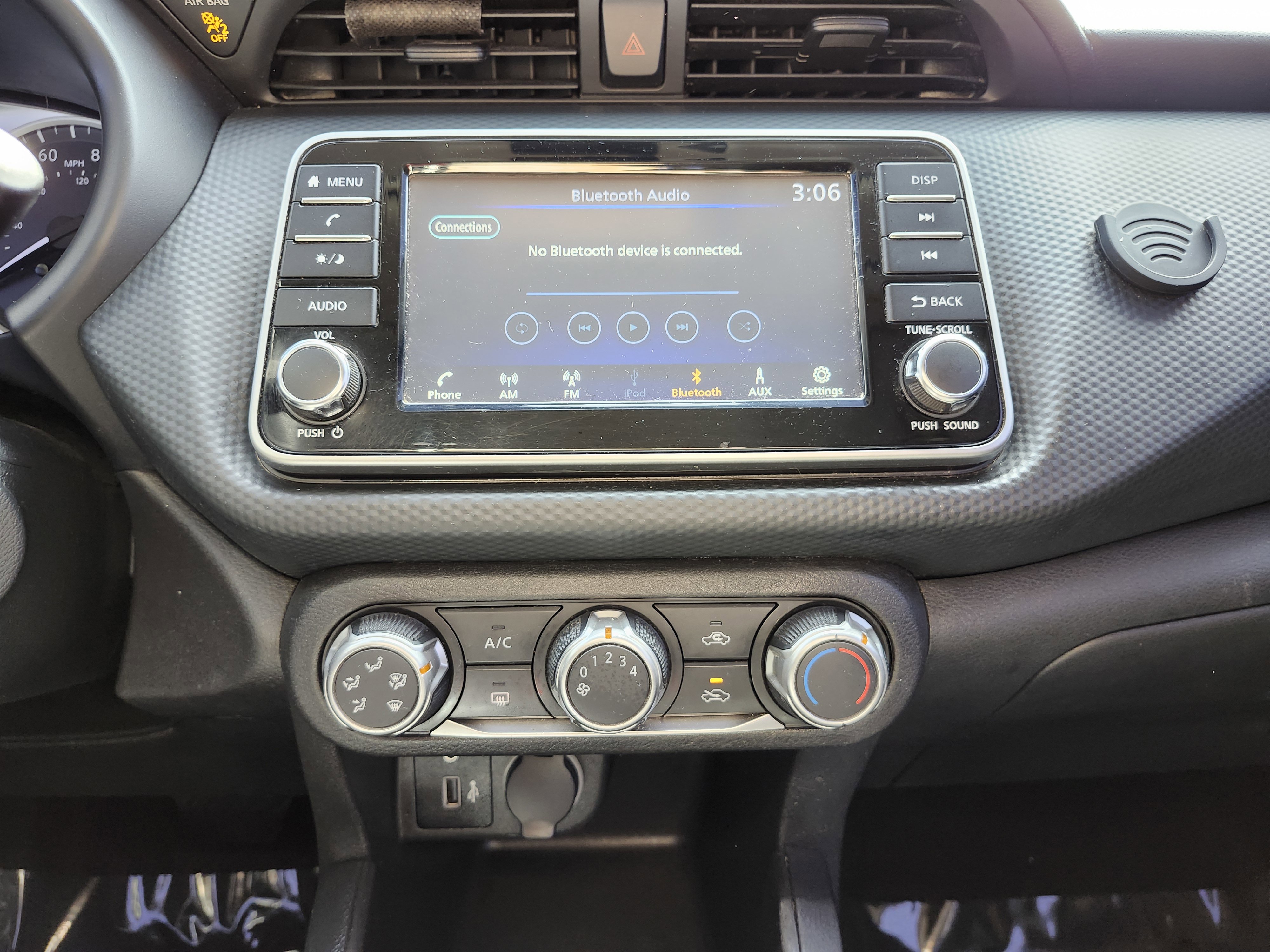 Used 2021 Nissan Kicks S image 27