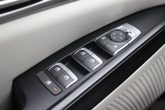Certified 2024 Kia Carnival LX FWD image 17