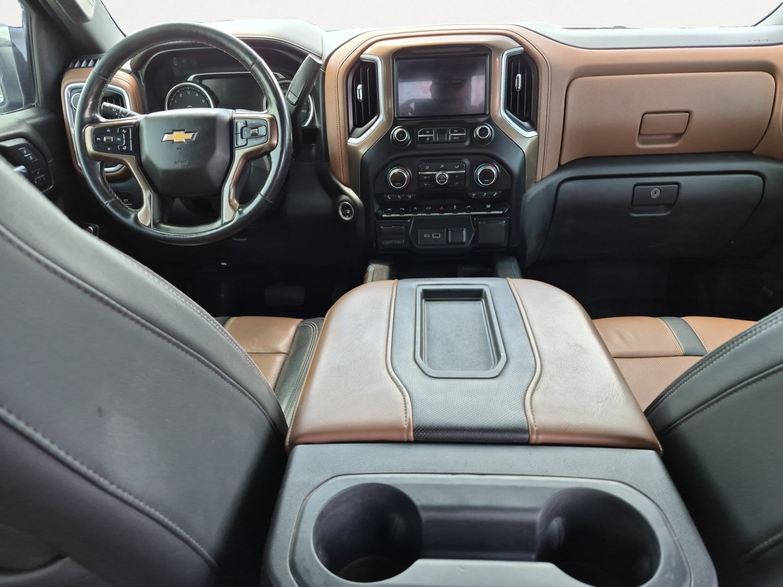 Used 2019 Chevrolet Silverado 1500 High Country w/ Technology Package AWD/4WD image 3