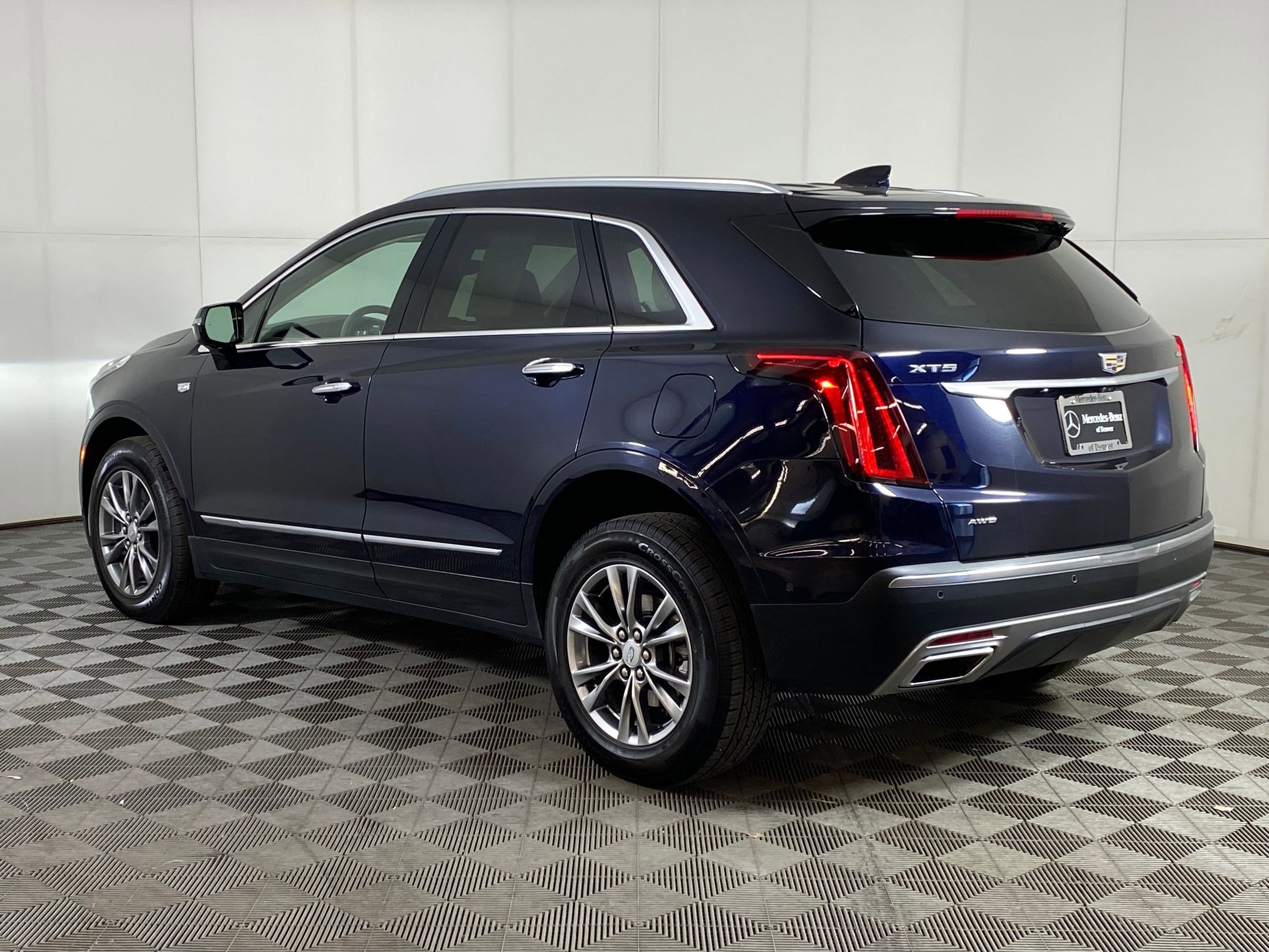 Used 2021 Cadillac XT5 Premium Luxury image 3