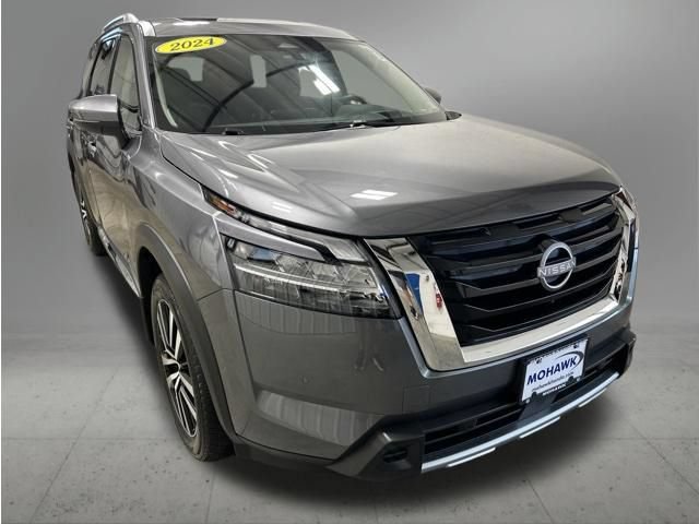 Used 2024 Nissan Pathfinder Platinum w/ Cargo Package AWD/4WD image 8