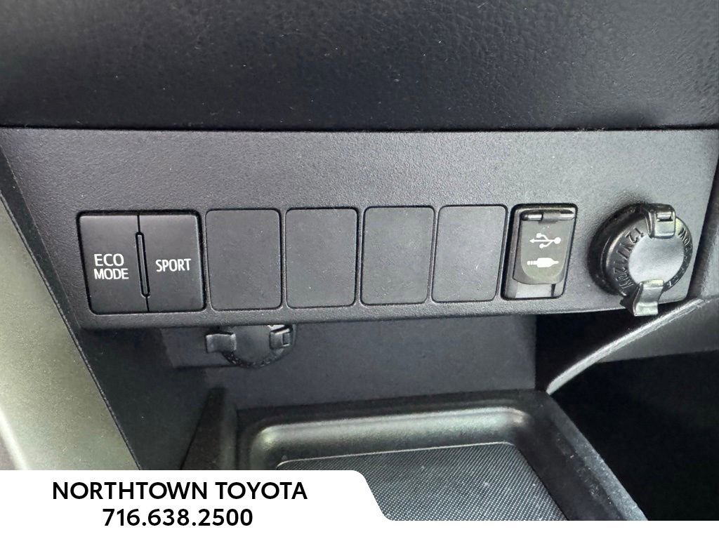 Used 2014 Toyota RAV4 LE AWD/4WD image 29