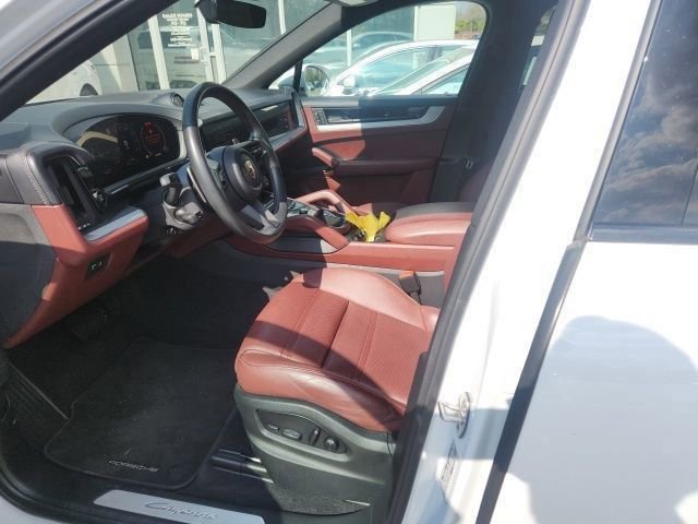 Used 2024 Porsche Cayenne Coupe image 2