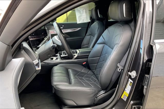 Used 2023 BMW i7 xDrive60 image 24