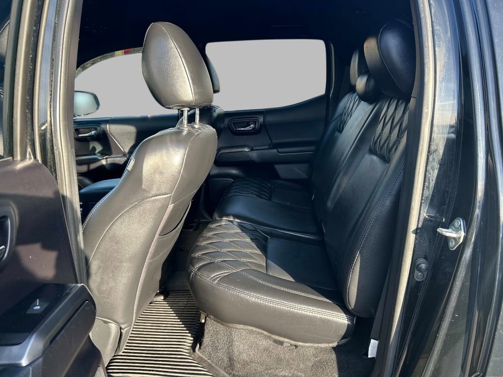 Used 2020 Toyota Tacoma TRD Off-Road image 14