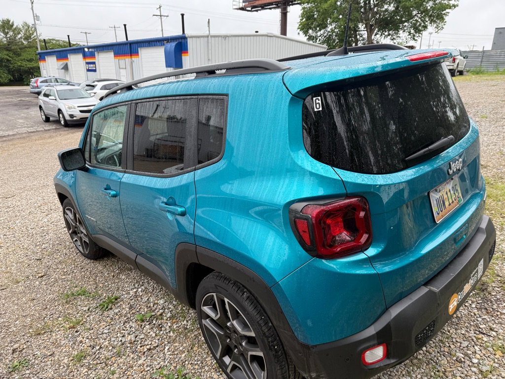 Used 2021 Jeep Renegade Latitude w/ Luxury Group I image 3