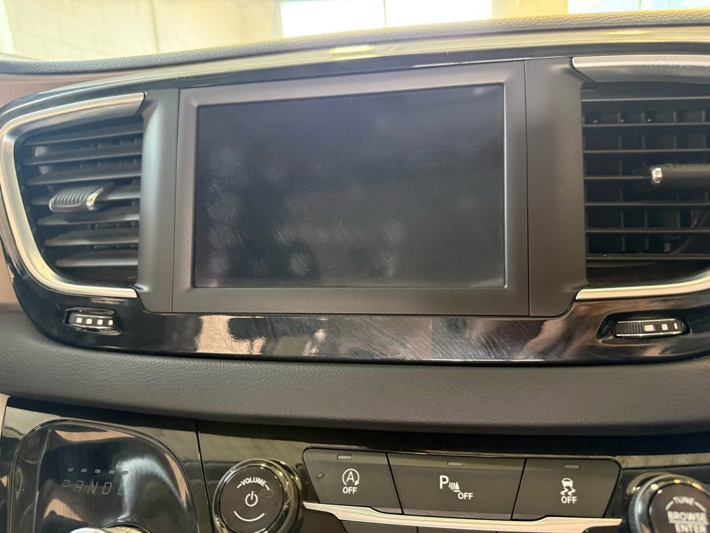 Used 2018 Chrysler Pacifica Touring Plus image 42