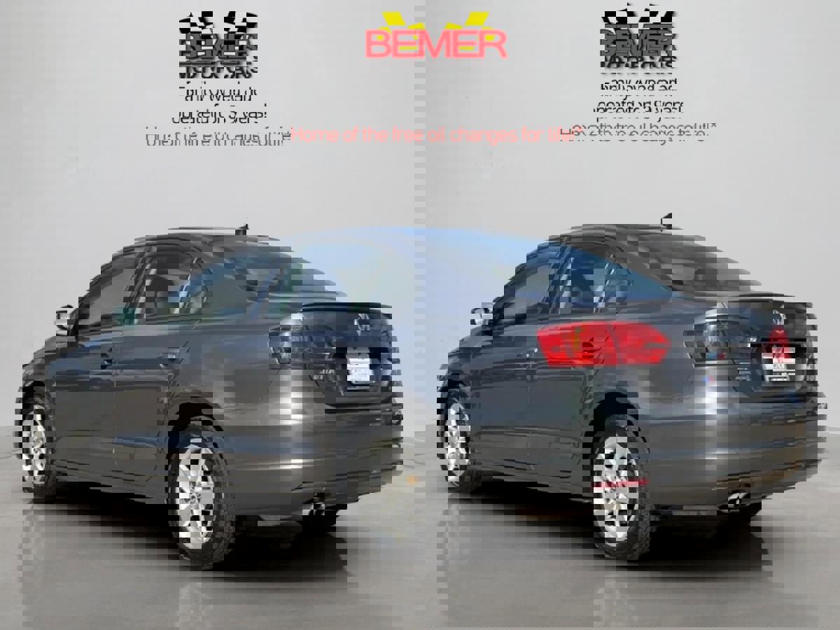 Used 2012 Volkswagen Jetta TDI image 3