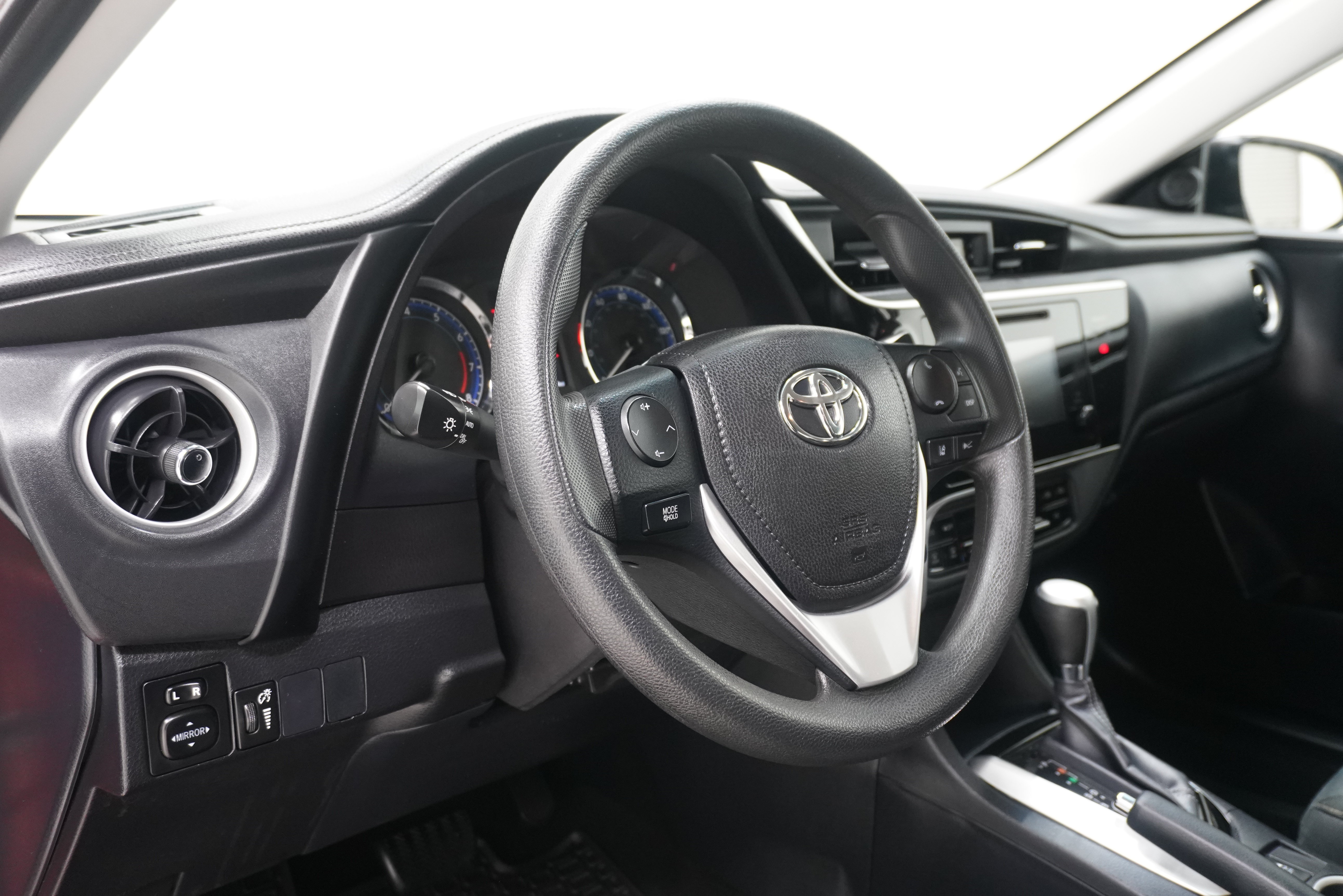 Used 2017 Toyota Corolla LE FWD image 10