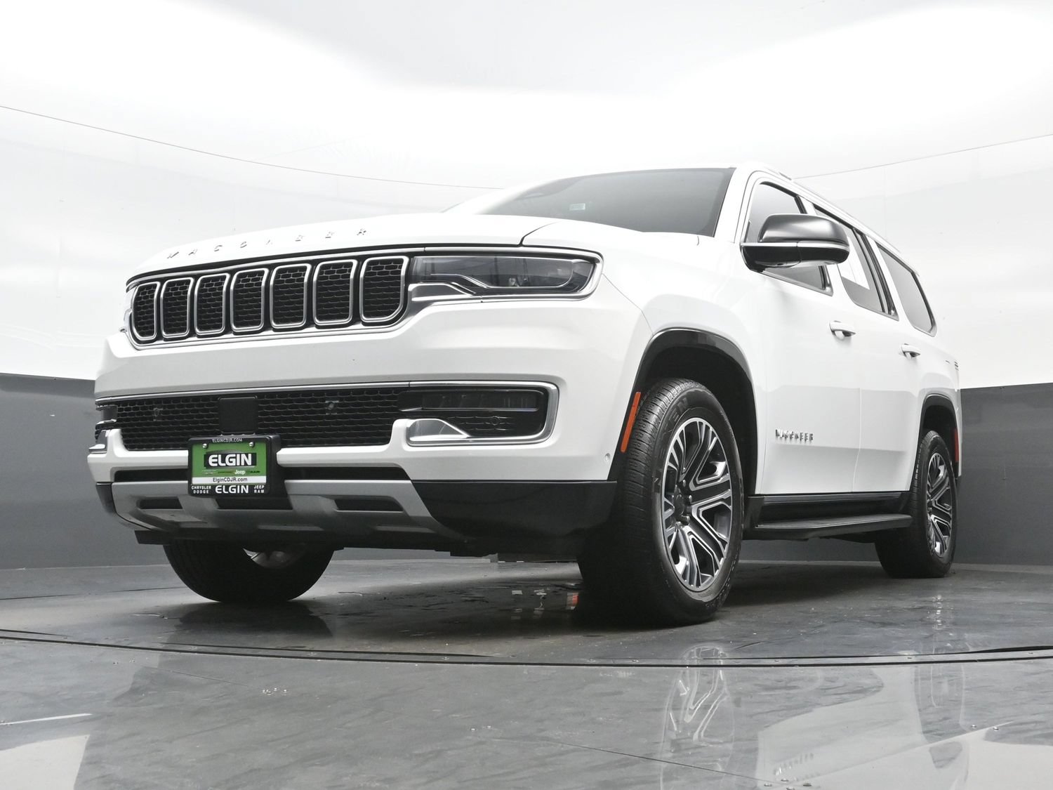 Used 2023 Jeep Wagoneer Series II AWD/4WD image 29