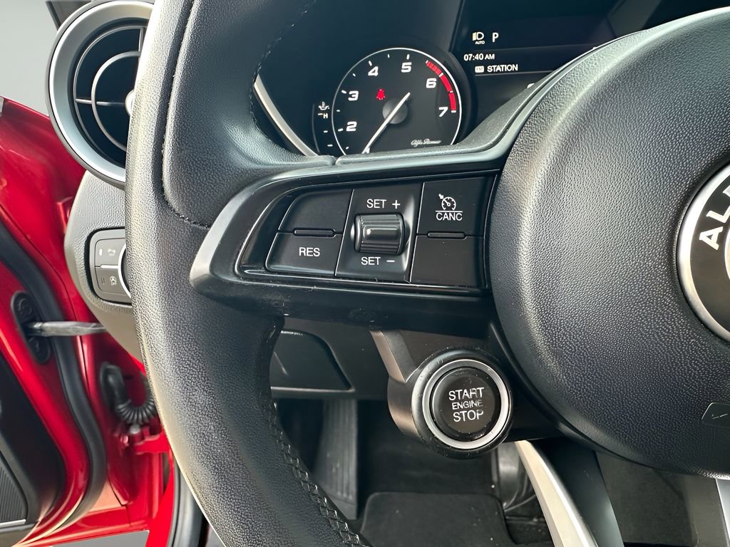 Used 2020 Alfa Romeo Giulia image 16