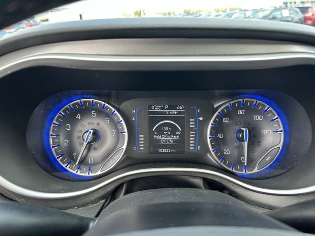 Used 2020 Chrysler Pacifica Touring-L FWD image 11
