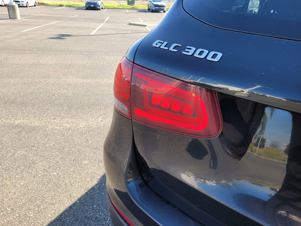 Used 2022 Mercedes-Benz GLC 300 image 6