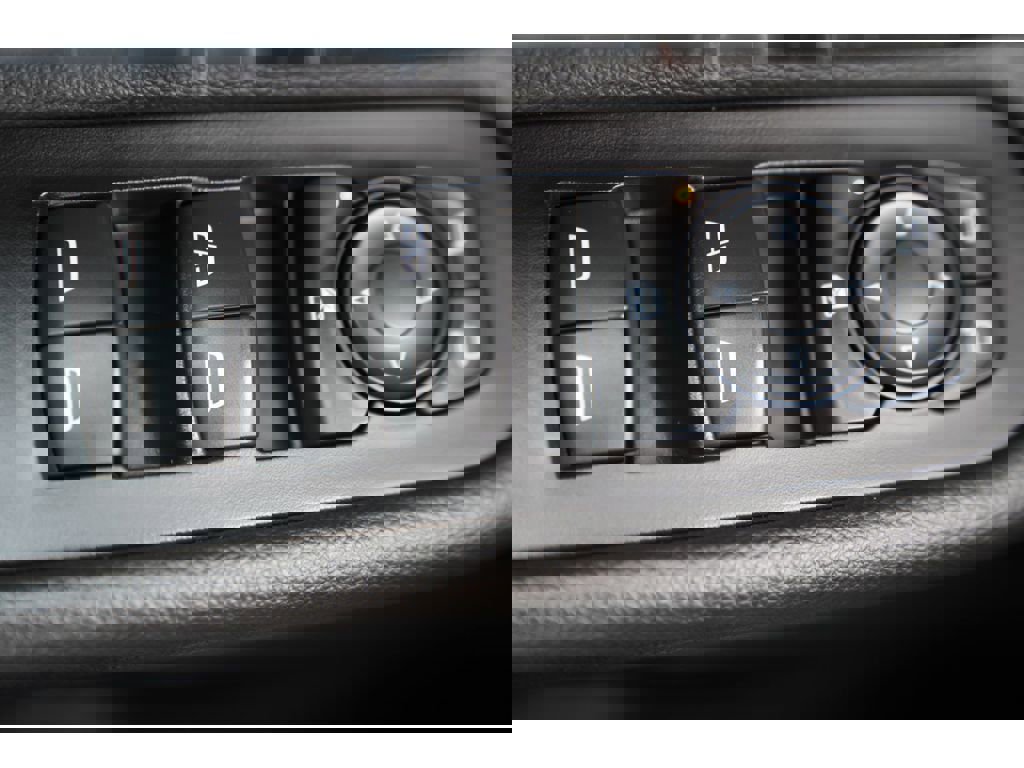 Used 2023 GMC Terrain AT4 image 27