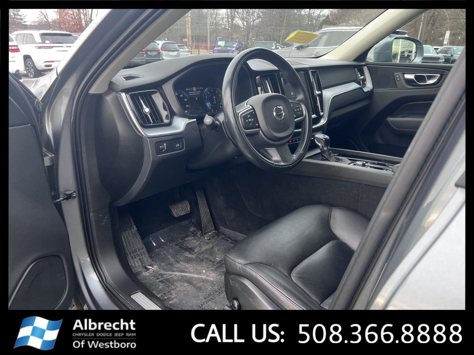 Used 2020 Volvo XC60 T6 Momentum w/ Protection Package image 9