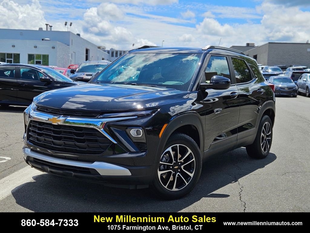 Used 2024 Chevrolet TrailBlazer LT image 1