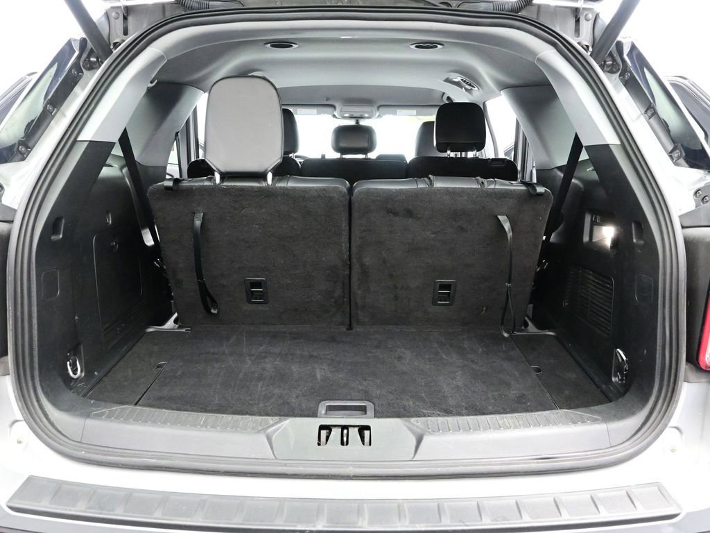 Used 2024 Ford Explorer XLT w/ Equipment Group 202A image 11