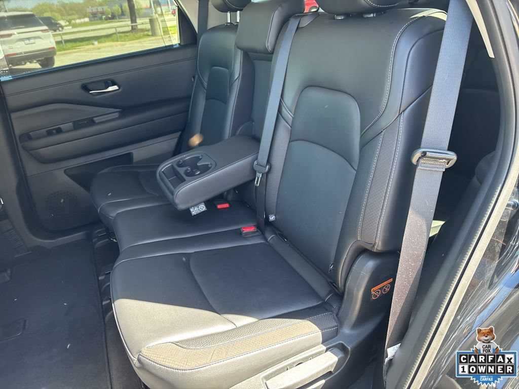 Used 2025 Nissan Pathfinder SL FWD image 41