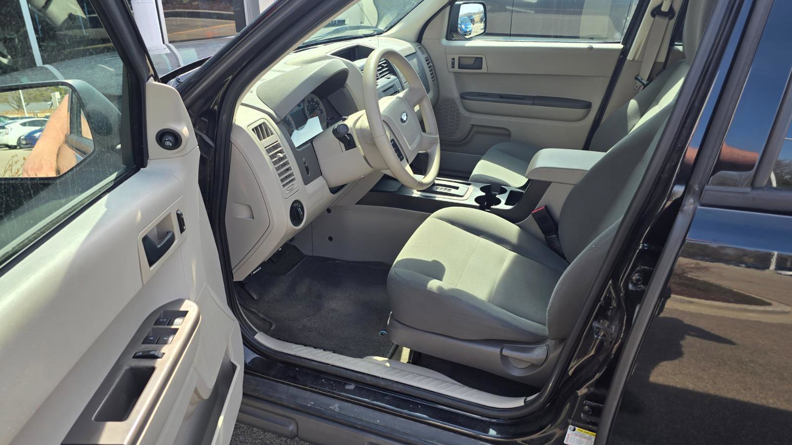 Used 2009 Ford Escape XLS FWD image 4