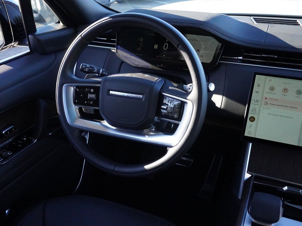 Used 2025 Land Rover Range Rover SE image 31