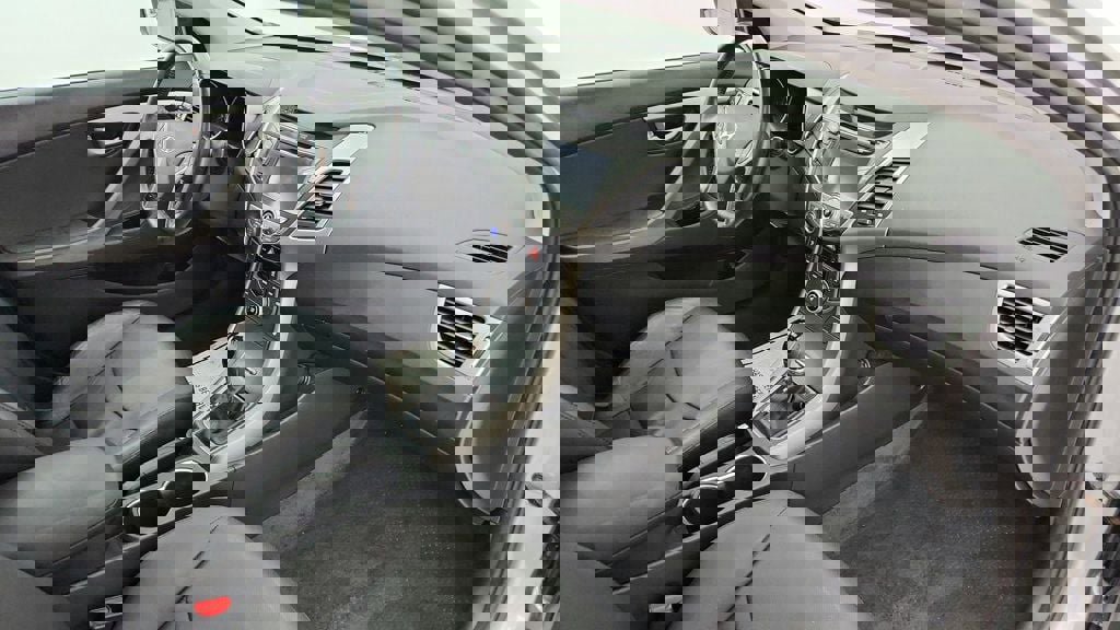 Used 2015 Hyundai Elantra Limited w/ Option Group 05 image 26