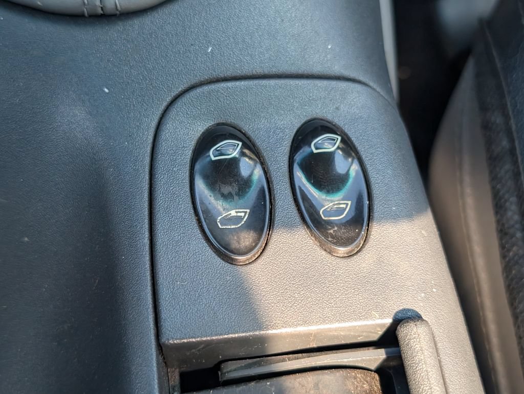 Used 1999 Porsche Boxster RWD image 18