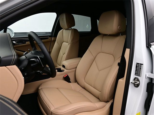 New 2026 Porsche Macan image 5