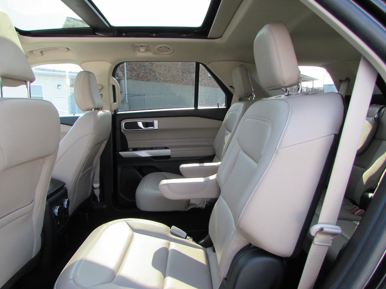 Used 2022 Ford Explorer XLT w/ Equipment Group 202A image 25