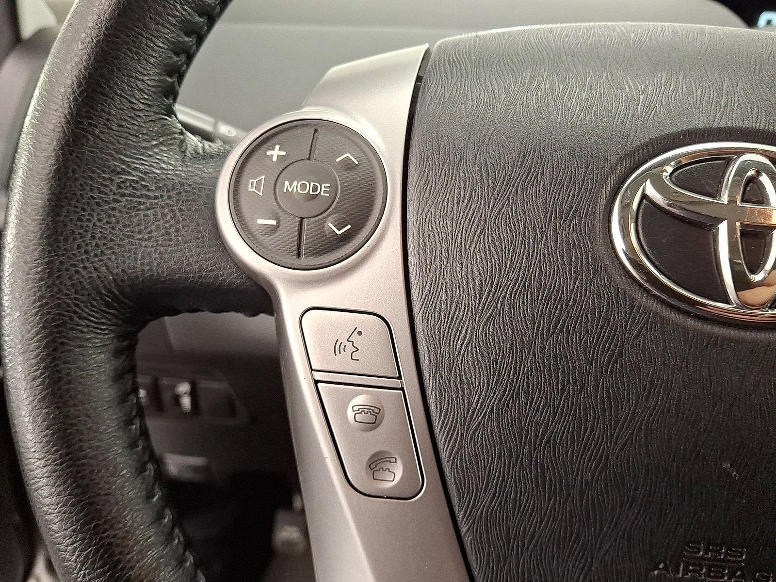 Used 2017 Toyota Prius V Four w/ Carpet Mat Package FWD image 9