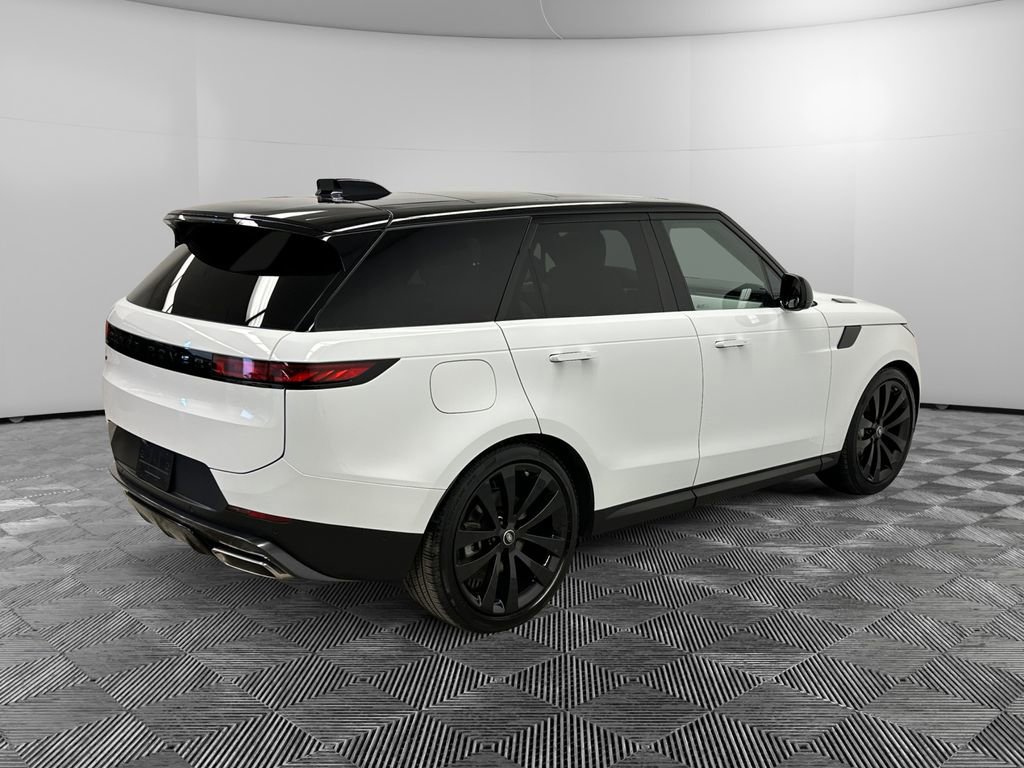 Used 2025 Land Rover Range Rover Sport SE image 5