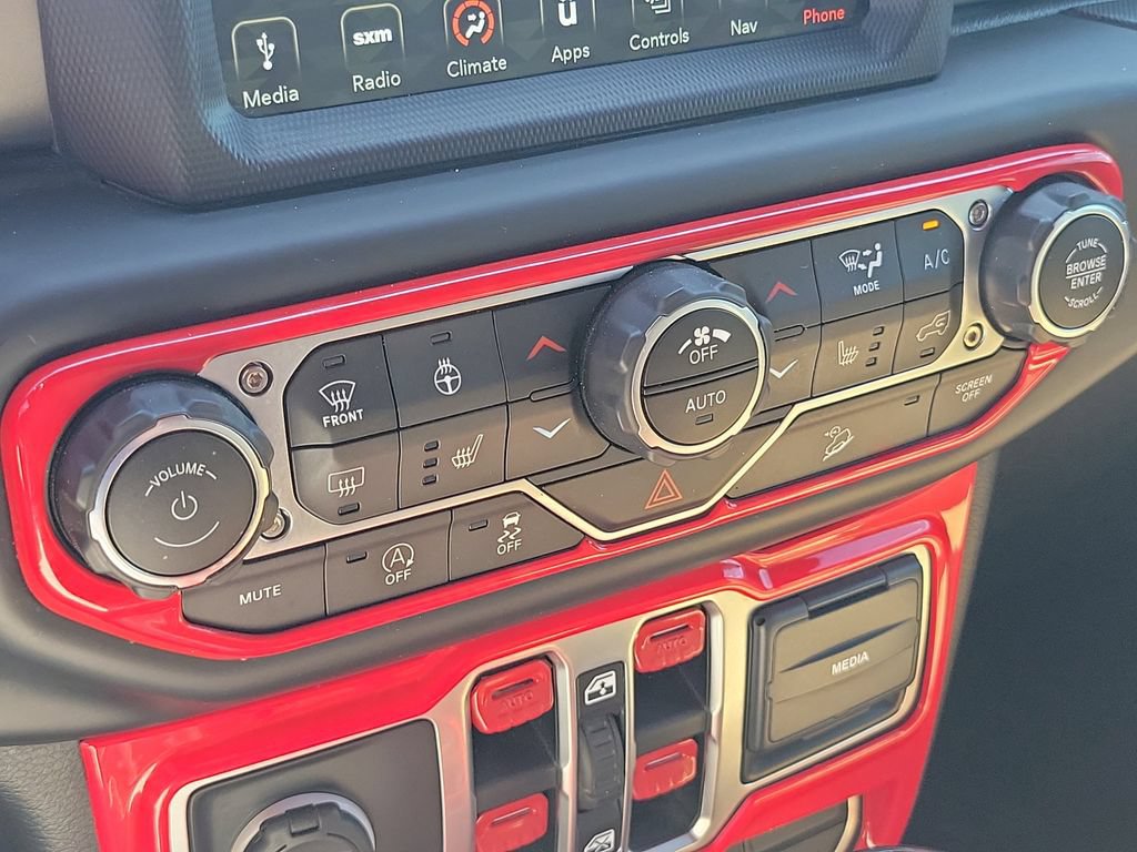 Used 2018 Jeep Wrangler Unlimited Rubicon w/ Dual Top Group AWD/4WD image 17