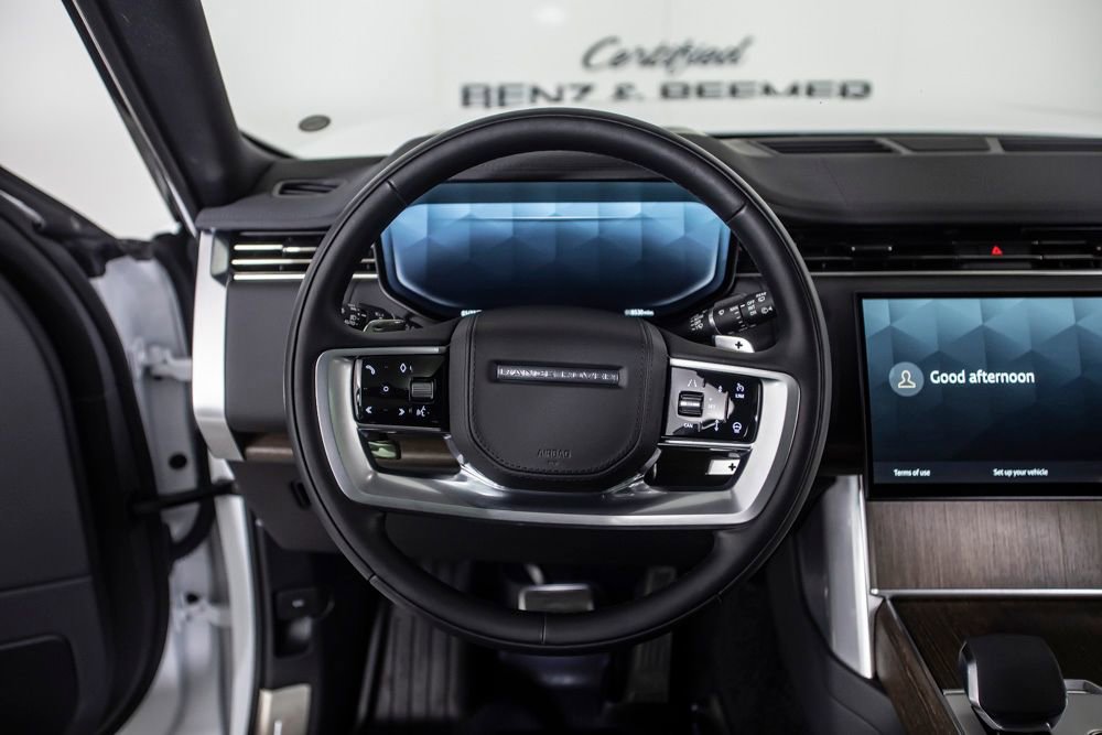 Used 2025 Land Rover Range Rover SE image 28