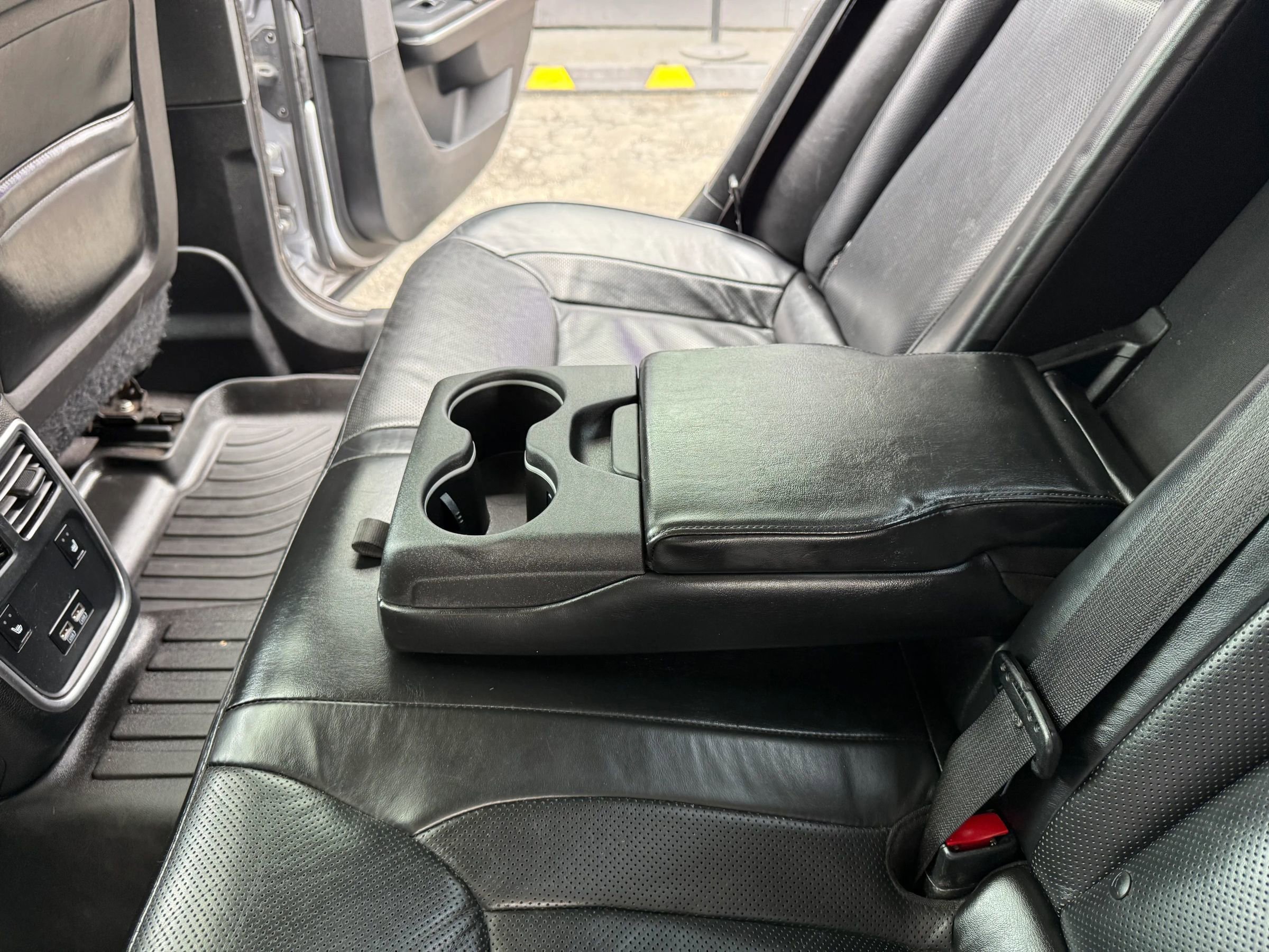 Used 2016 Chrysler 300 C w/ Safetytec Plus Group AWD/4WD image 17