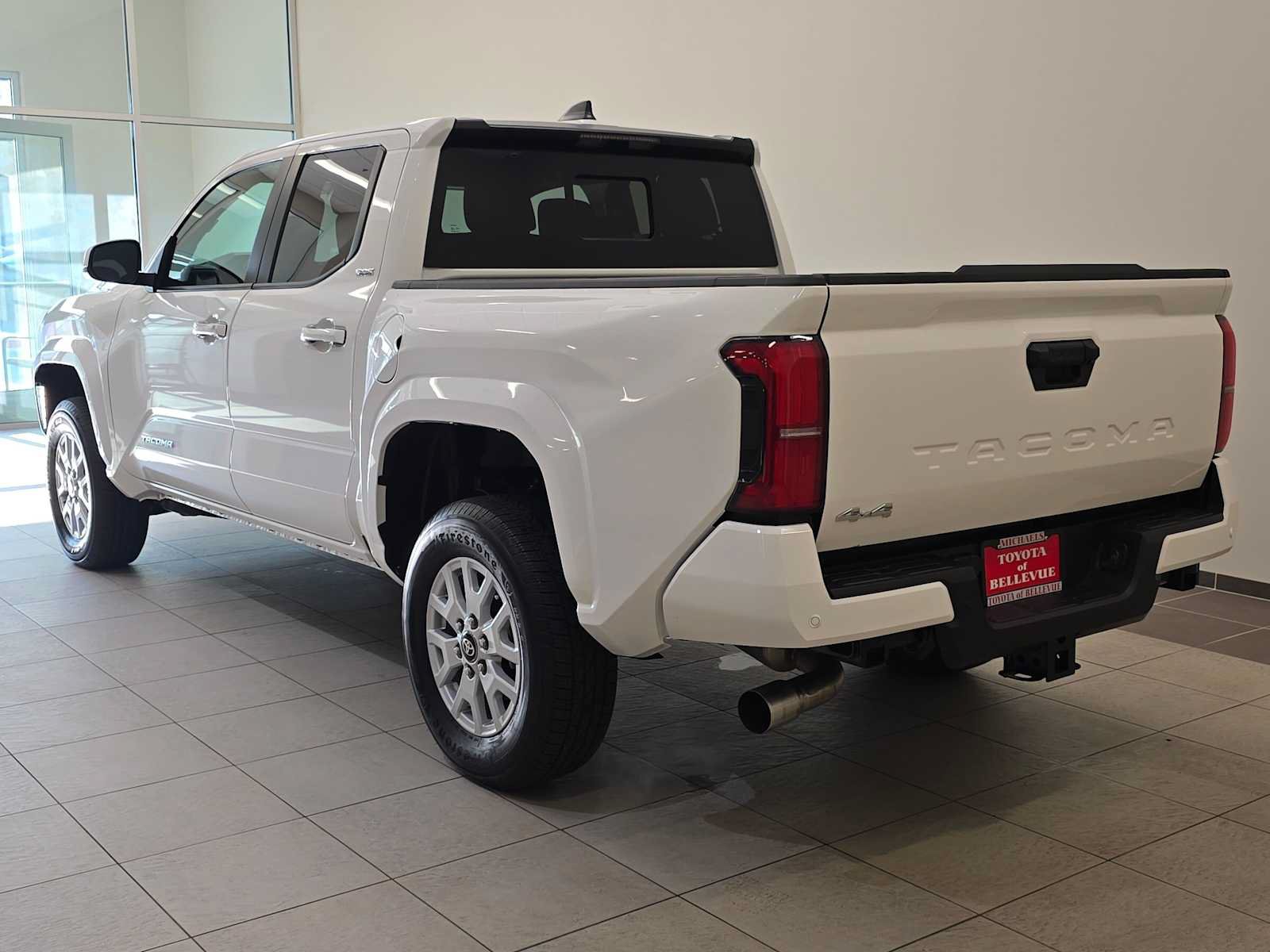 Certified 2025 Toyota Tacoma SR5 AWD/4WD image 4
