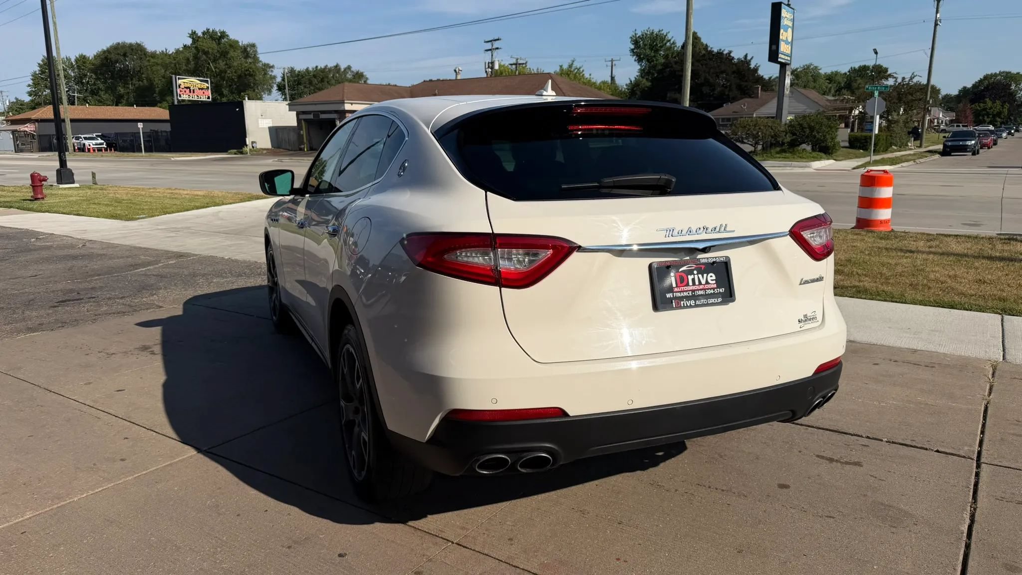 Used 2017 Maserati Levante AWD/4WD image 7