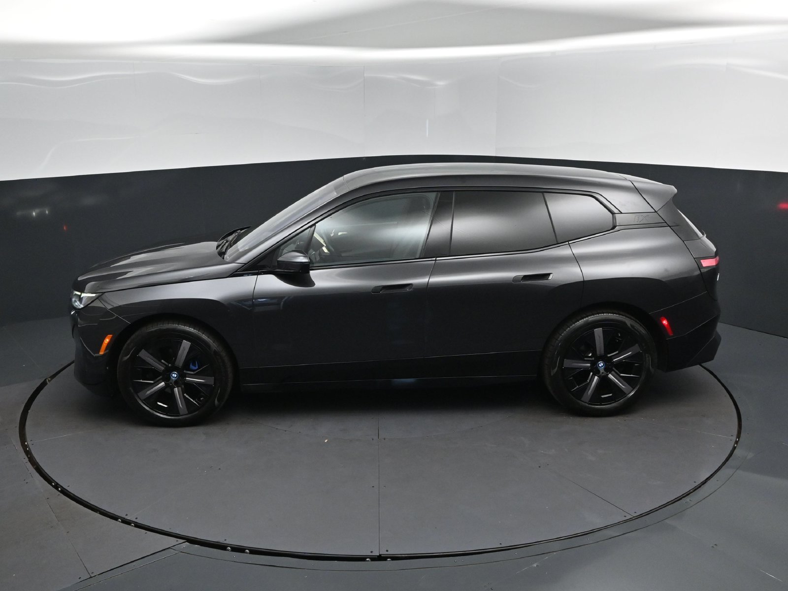 Certified 2024 BMW iX xDrive50 w/ Premium Package AWD/4WD image 32