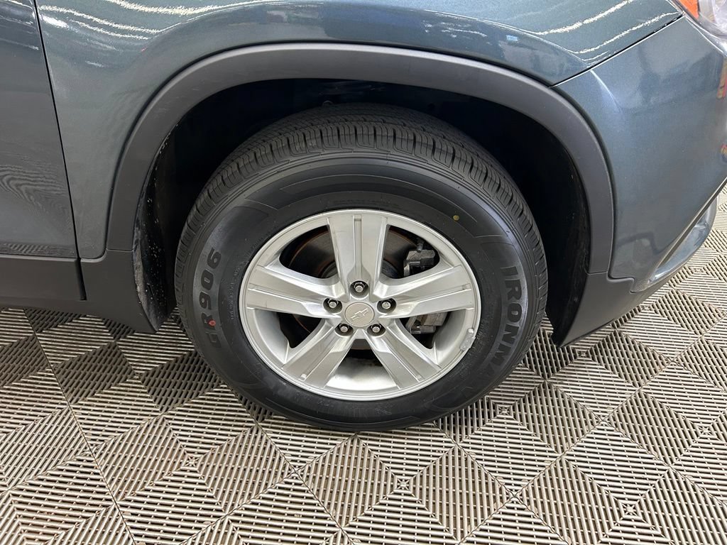 Used 2021 Chevrolet Trax LT AWD/4WD image 2