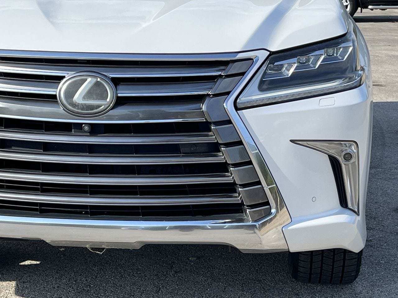 Used 2019 Lexus LX 570 4WD w/ Luxury Package image 8