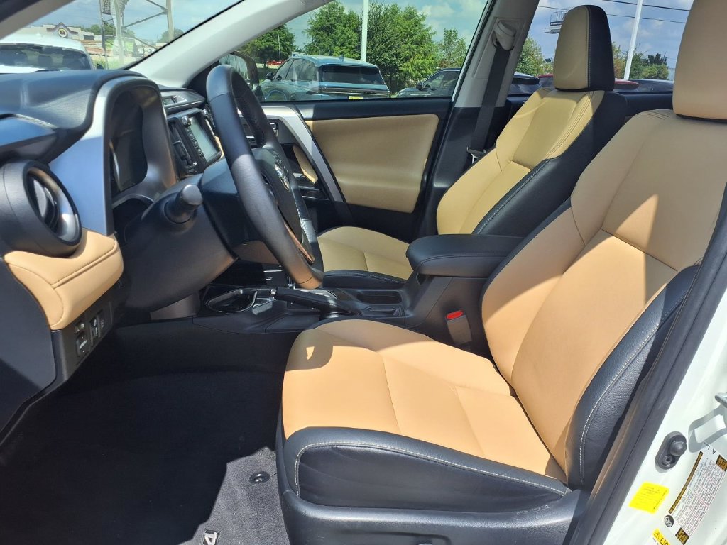 Used 2018 Toyota RAV4 Limited FWD image 24