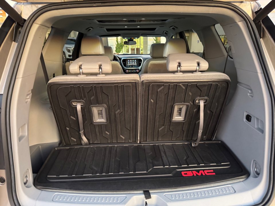 Certified 2022 GMC Acadia SLT w/ Trailering Package image 17