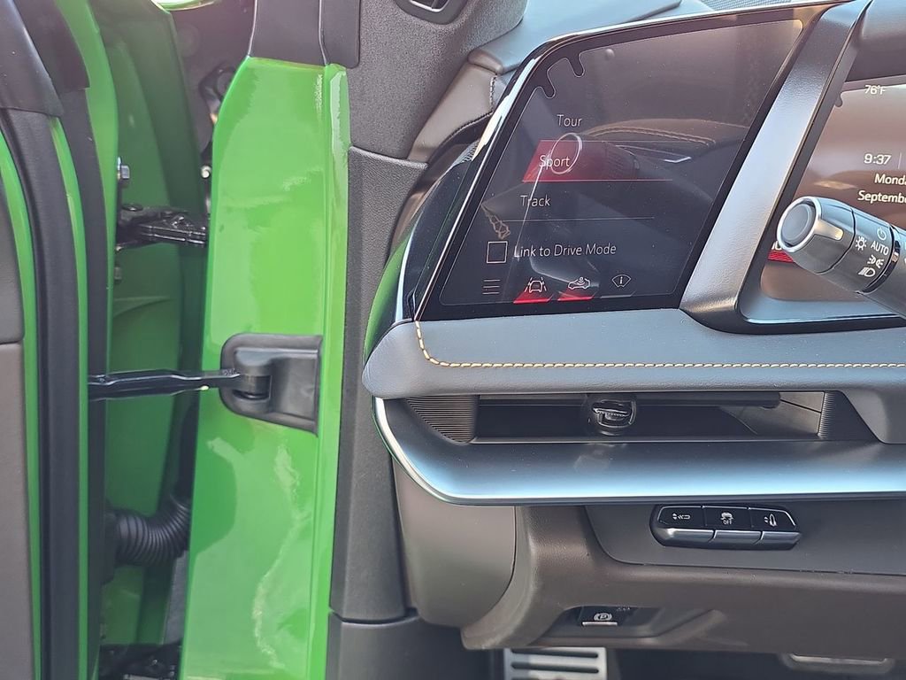 New 2026 Chevrolet Corvette Stingray Premium Conv w/ Z51 Performance Package image 18