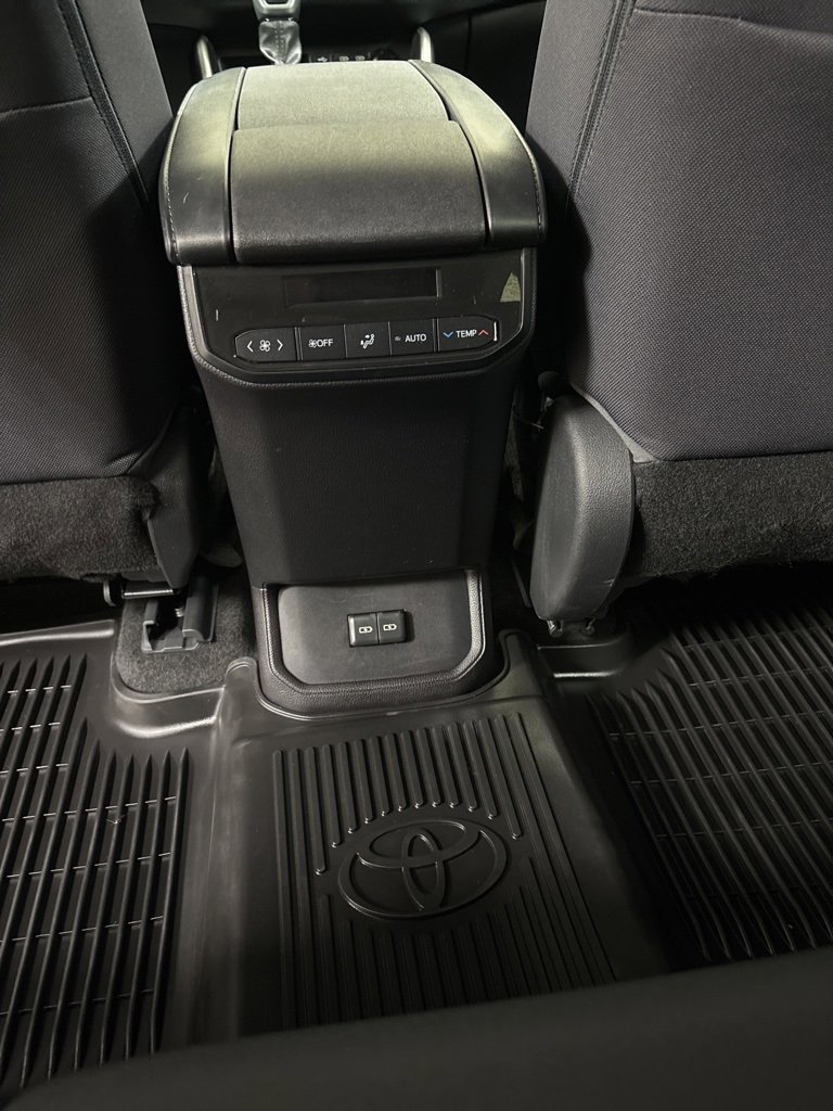 Used 2023 Toyota Highlander L image 20