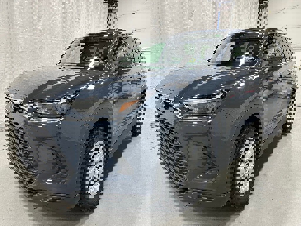 Used 2025 Toyota Grand Highlander AWD image 3