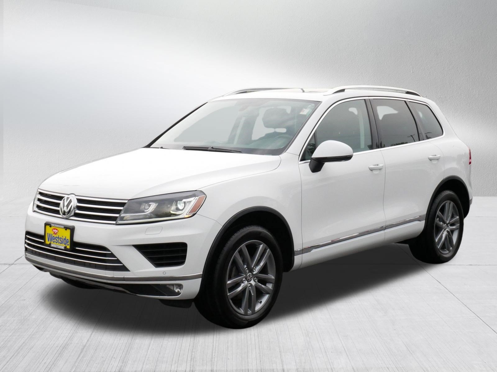 Used 2015 Volkswagen Touareg VR6 AWD/4WD image 3