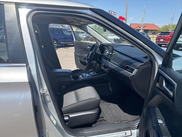 Used 2022 Mitsubishi Outlander ES AWD/4WD image 14